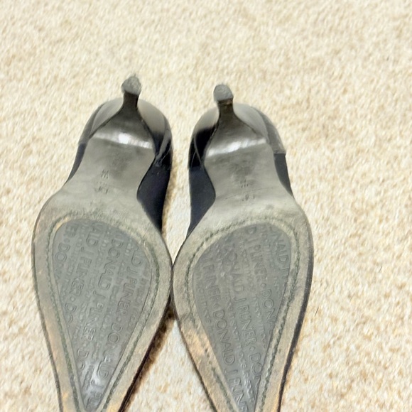 Black Heels with Pointed Toe and High Vamp - Picture 7 of 8